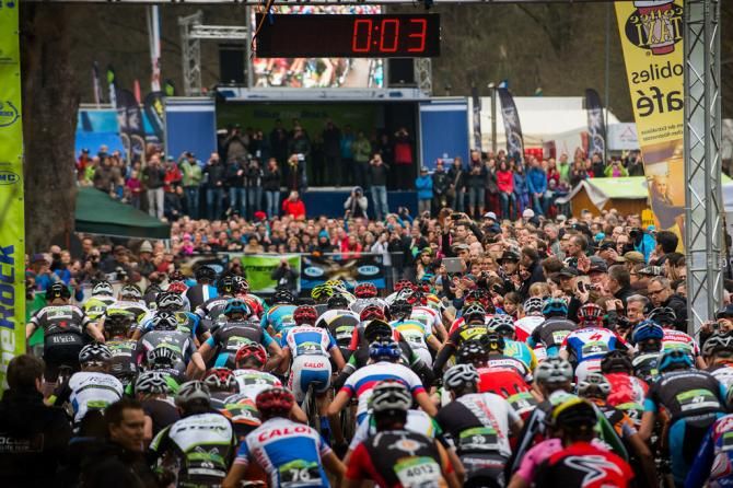 The start of the elite men's race