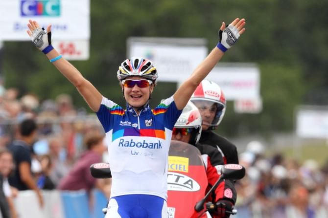 Marianne Vos (Rabobank Liv/Giant) soloed to victory in the GP de Plouay, the final World Cup round of the season