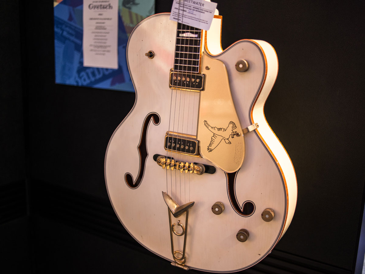 #503 Gretsch 1955 White Falcon Relic
