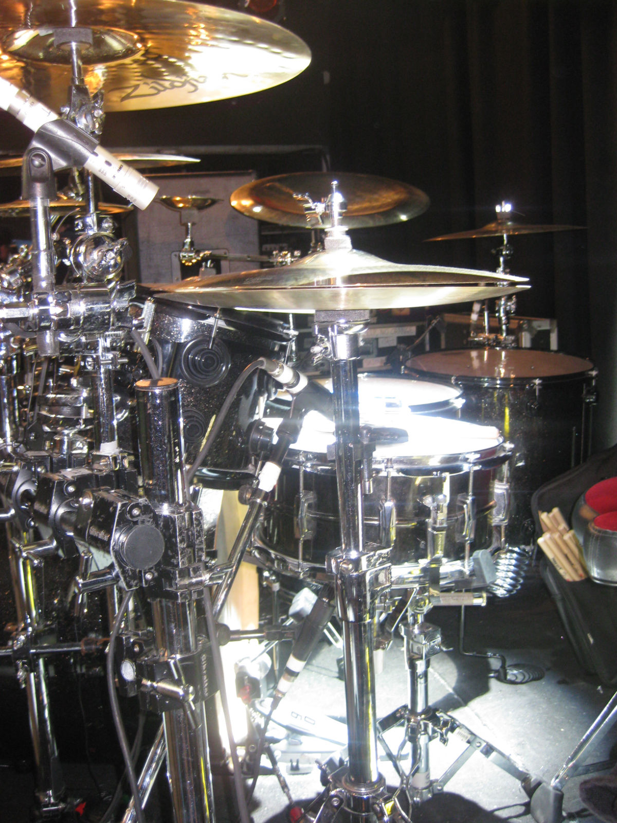 Alter Bridge drummer shows us around his DW