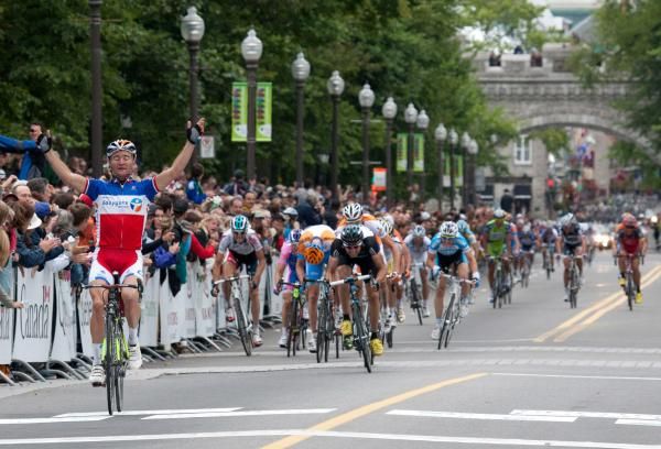 Thomas Voeckler (BBox-Bouygues Telecom) takes the win