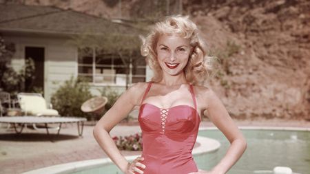 janet leigh by her pool