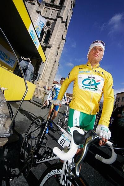 Tour leader Thor Hushovd (Cr&eacute;dit Agricole) looks up to finally see the sun.