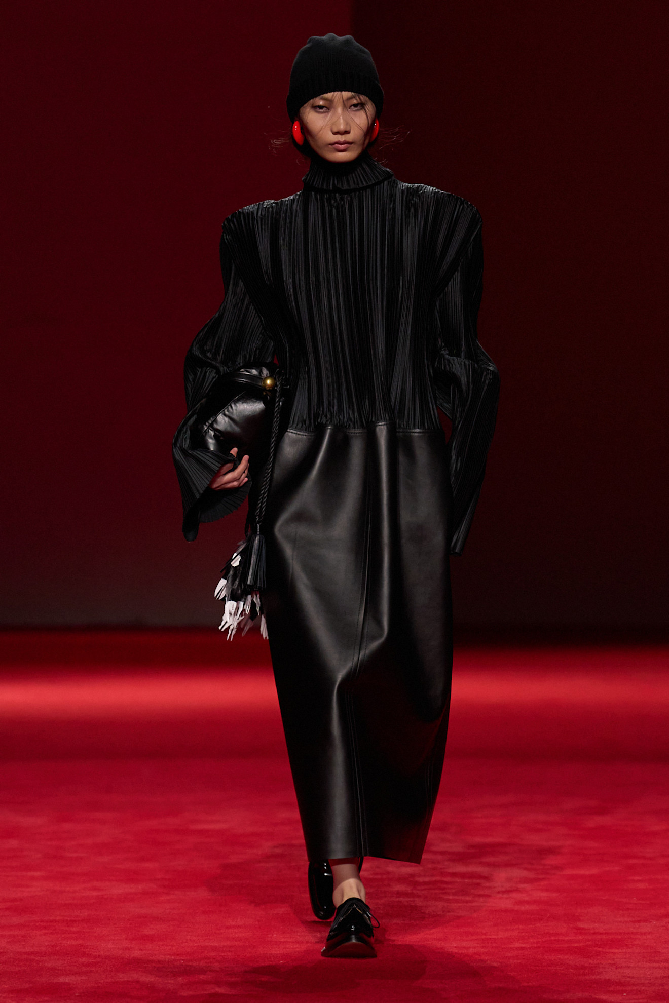 models on the Bottega Veneta Fall 2026 fashion show runway