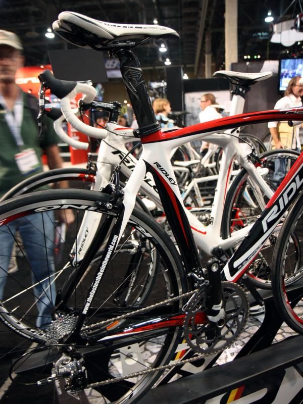 The rear end of the Noah RS uses a non-integrated seat post and more conventional seat stays that do without Ridley's R-Flow Jetfoil shaping.