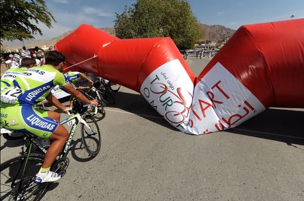 Whoops! The red kit is having erectile dysfunction.