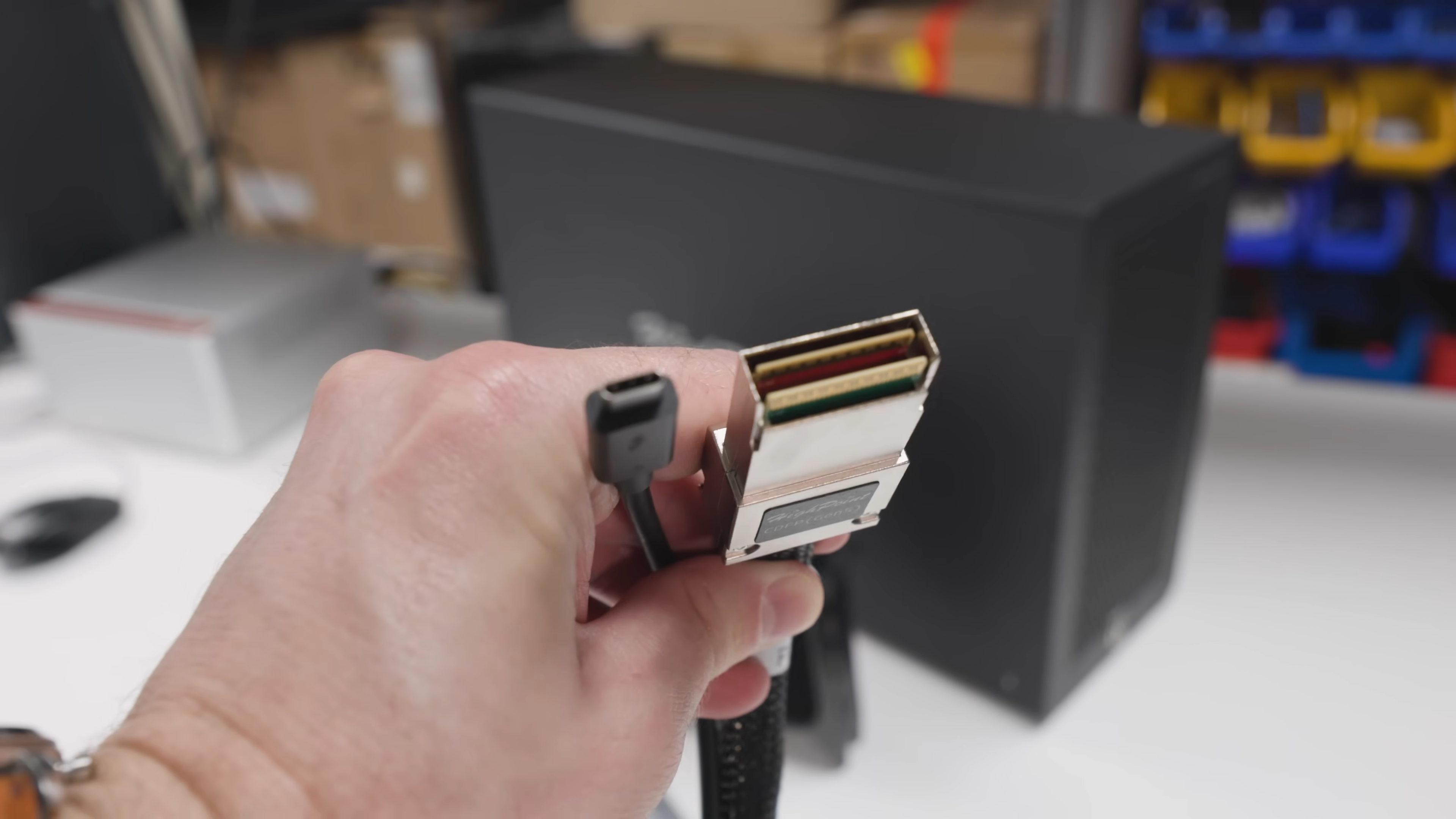 كابل Thunderbolt (USB-C) مقابل كابل CopprLink