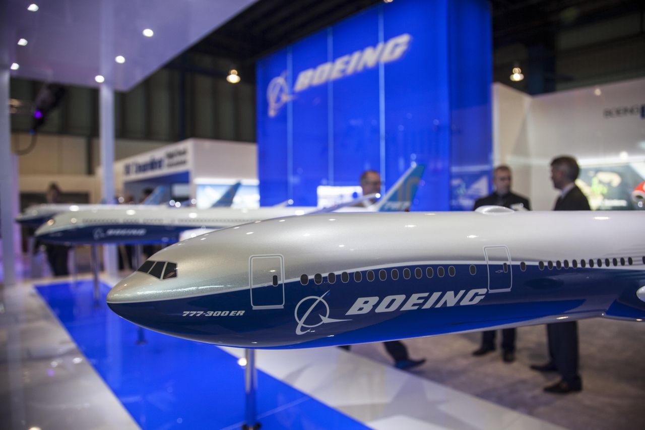 A model of a Boeing plane