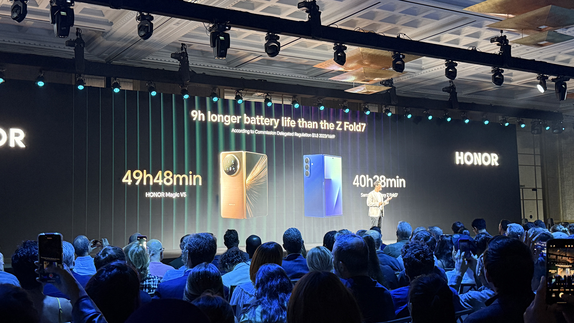 Various photos of the new foldable phone, the Honor Magic V5. 