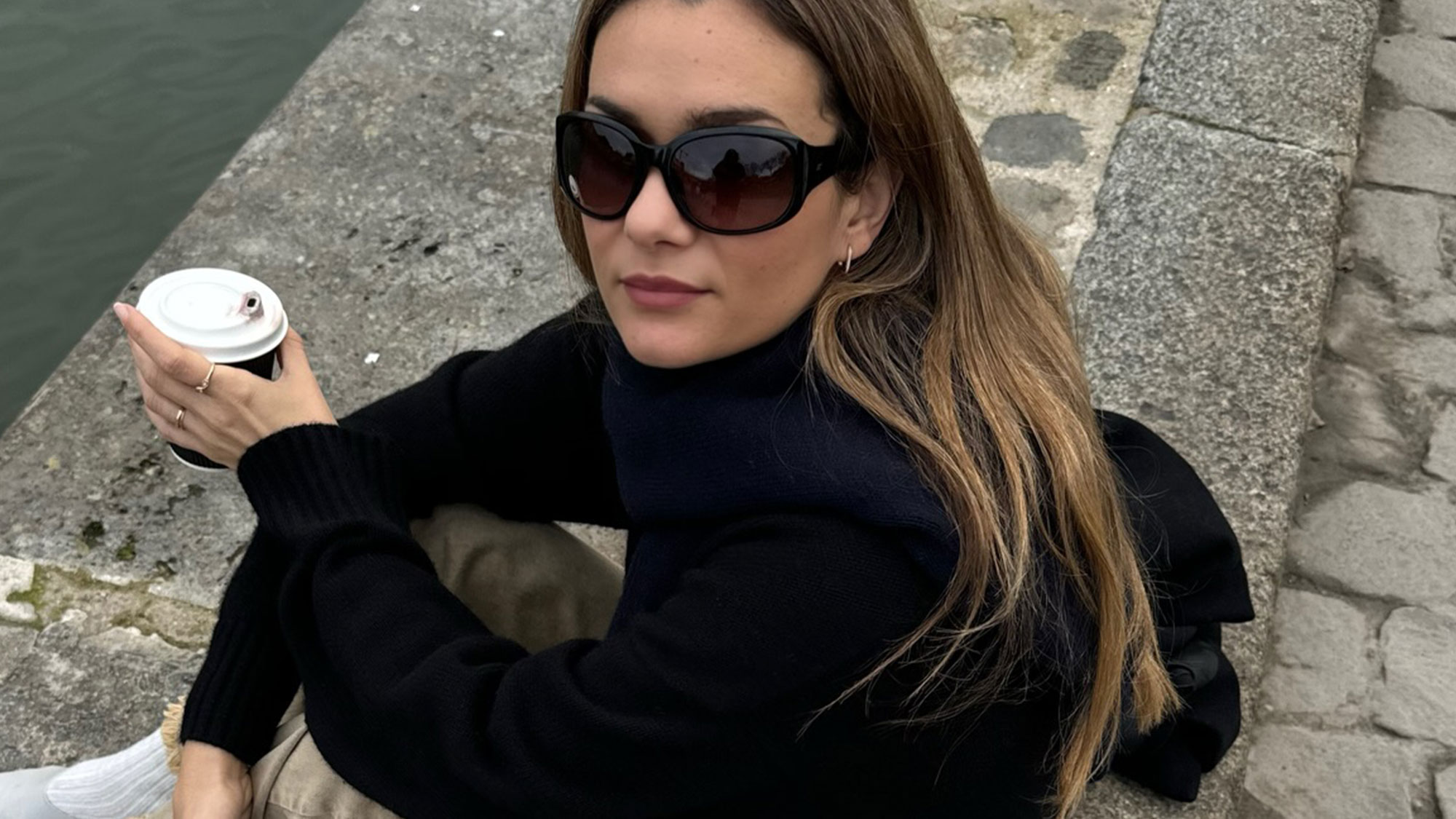 How French women style flats with jeans