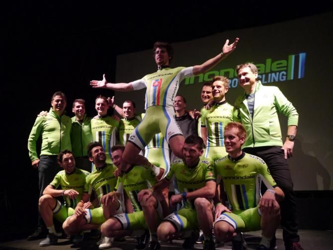 Peter Sagan shows off to the crowd