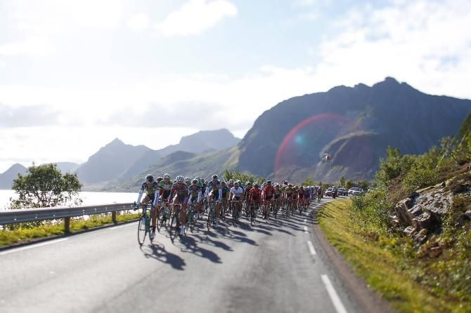 Vacansoleil-DCM at the front of the peloton during stage 2