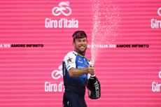 Mark Cavendish at the 2022 Giro d'Italia