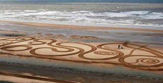 Artist Everton Wright uses various beaches to create his vast Walking Drawings