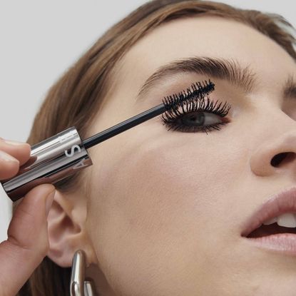 model using sephora collection mascara