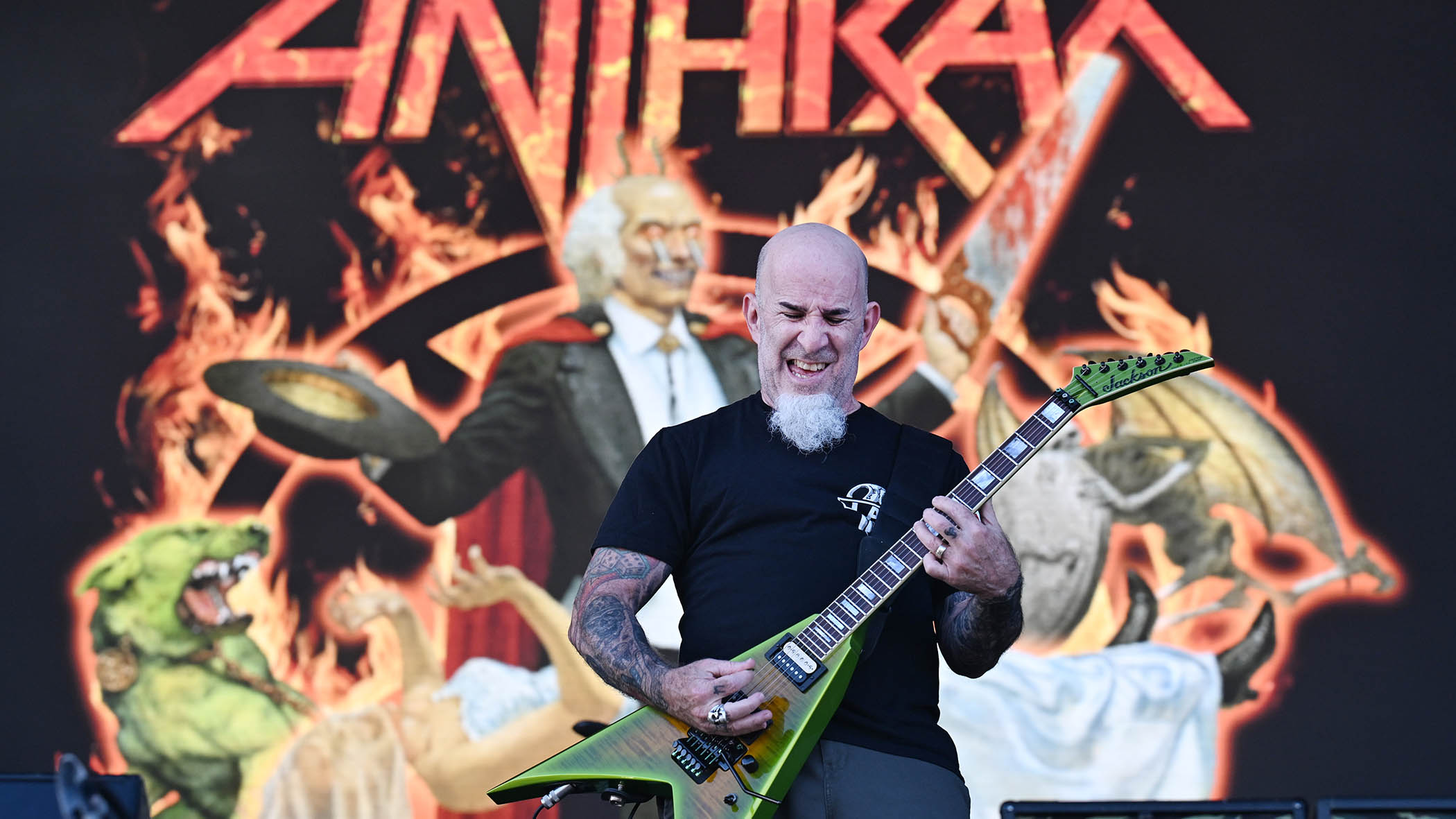 Scott Ian plays his slimeburst Jackson live onstage with Anthrax.