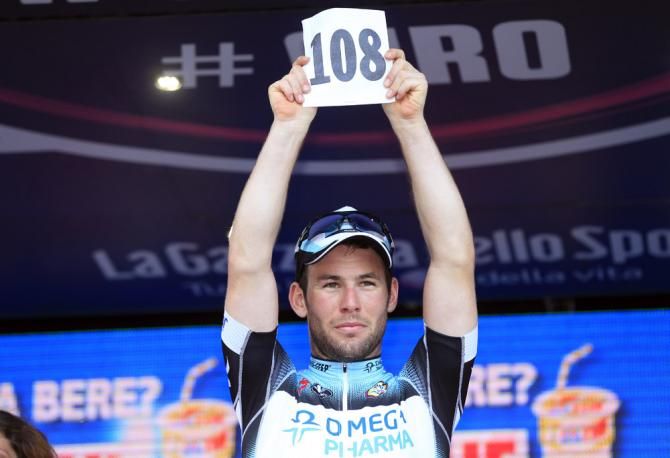 Cavendish remembers Weylandt on Giro d'Italia podium | Cyclingnews