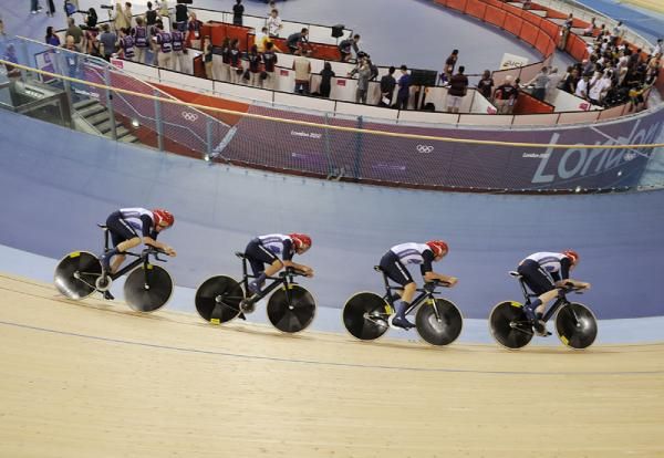 Great Britain's men's team pursuit squad in action