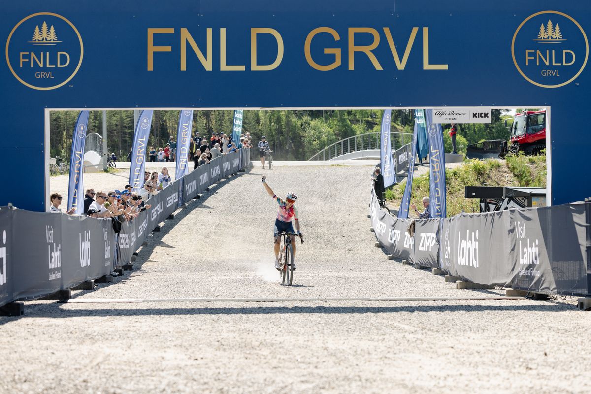 Tiffany Cromwell (Canyon-SRAM) wins solo for pro women at 2023 FNDL GRVL
