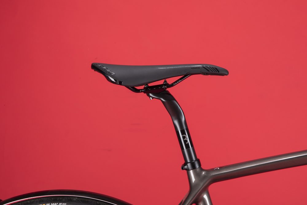 The rear triangle is borrowed from the original Paralane and adds ride comfort alongside the carbon post and comfortable saddle.