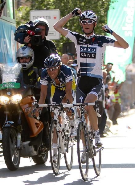 Schleck's takes the stage, Carrara takes yellow