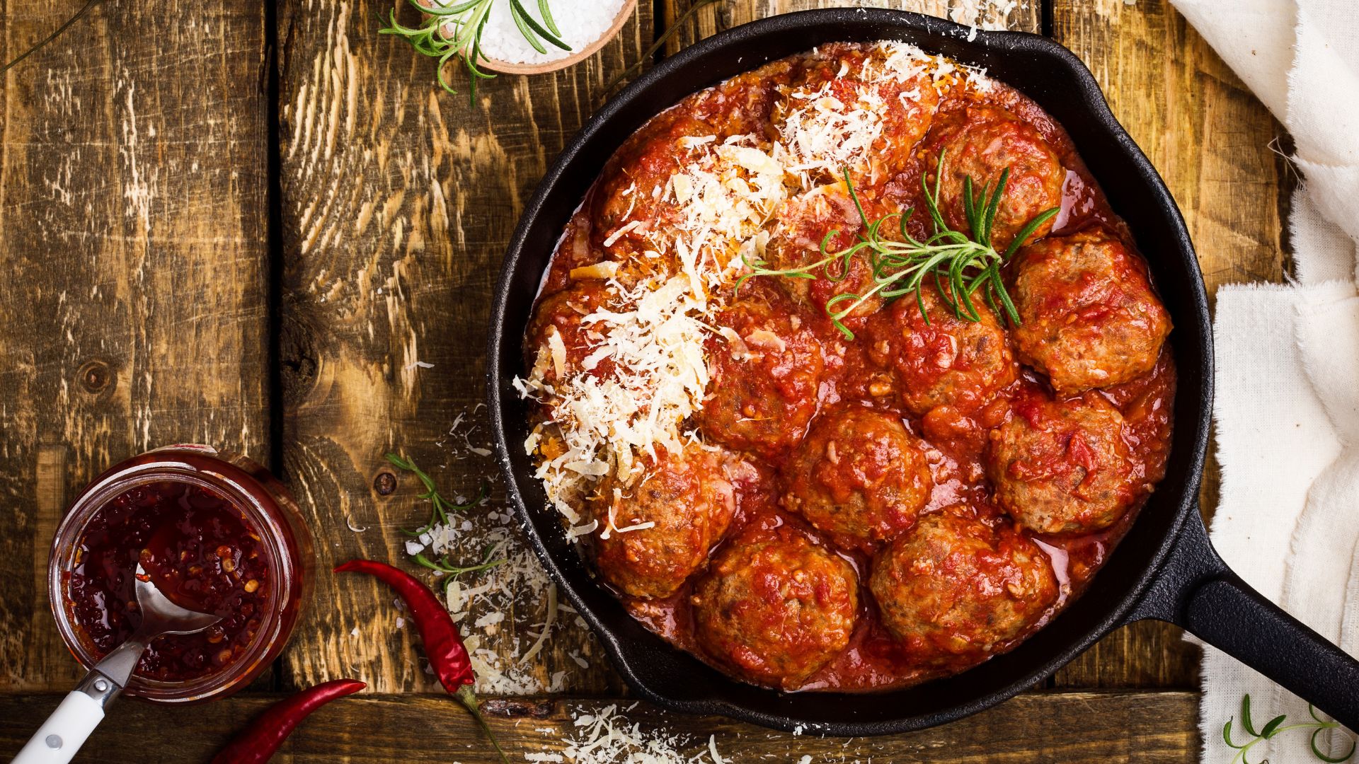 Meatballs in a pan