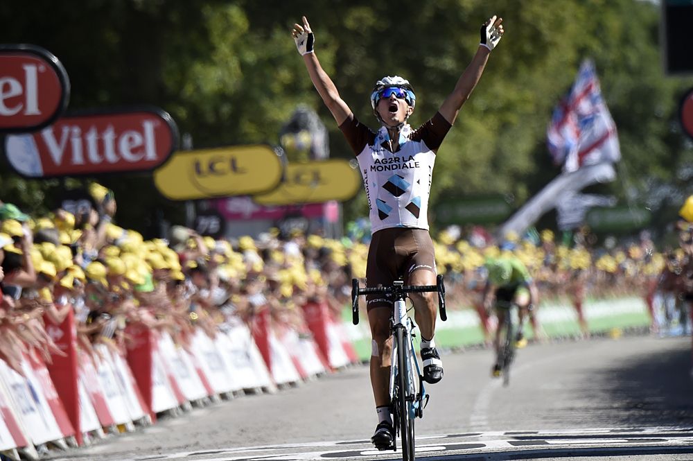 Alexis Vuillermoz (AG2R La Mondiale) wins on the M&ucirc;r de Bretagne