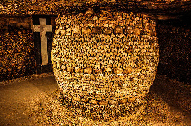 paris catacombs, wine theft
