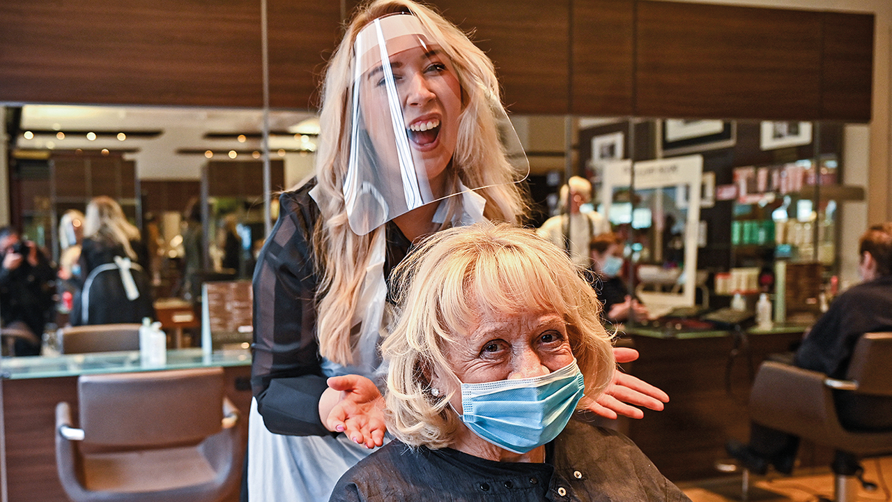 Women at a hairdresser&amp;#039;s © Getty