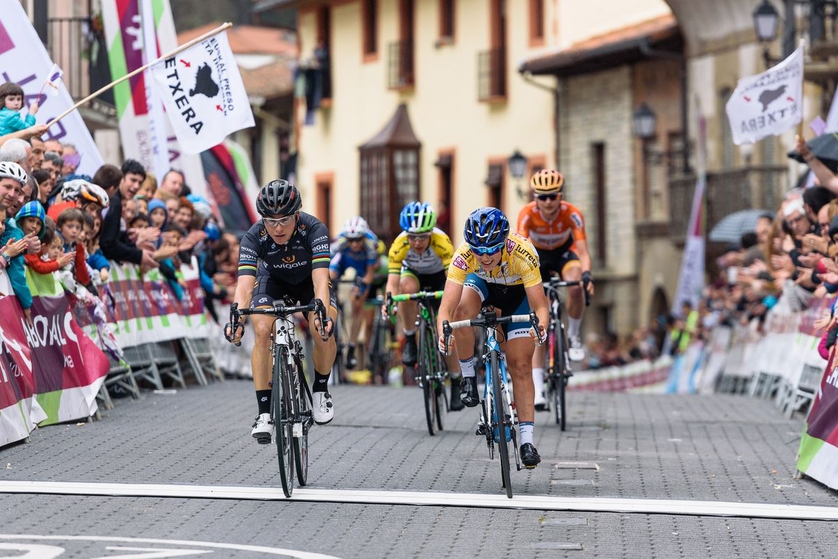 Giorgia Bronzini pips Lotta Lepist&Atilde;&para; to the line in the sprint for third place