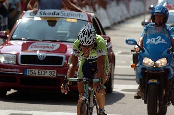 Manuel Quinziato (Liquigas) crosses for fourth