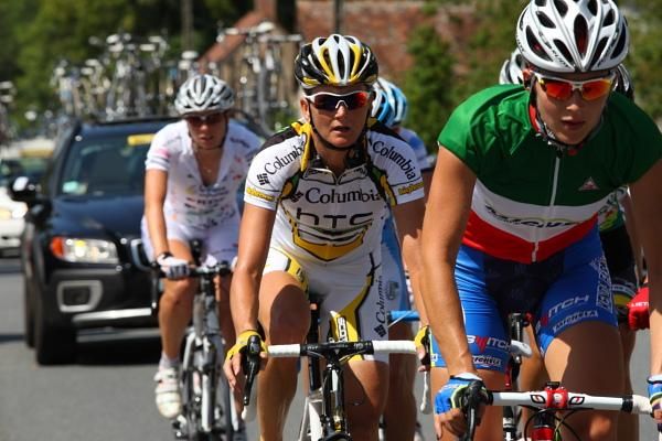 Kim Anderson (Team-Columbia-HTC) follows the wheel of Monica Baccaille (Michela Fanini) during the breakaway