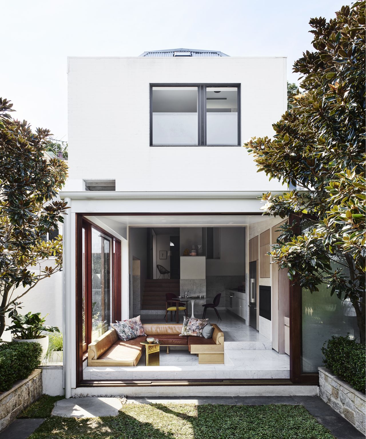 Modern Bondi Beach Home with Natural Materials and Neutral Color Palette