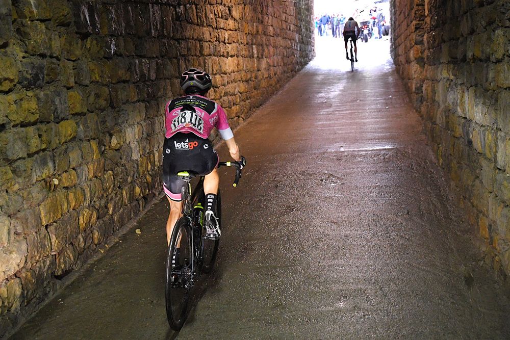 Simon Yates (Mitchelton-Scott) chases Chris Froome (Team Sky) on the Monte Zoncolan, stage 14 at the Giro d'Italia