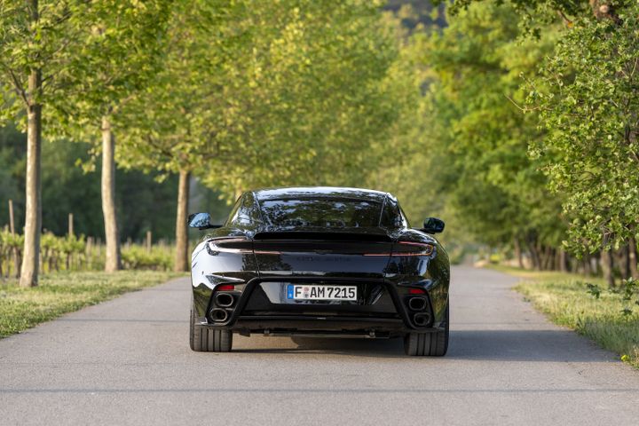 Aston Martin DB12 S