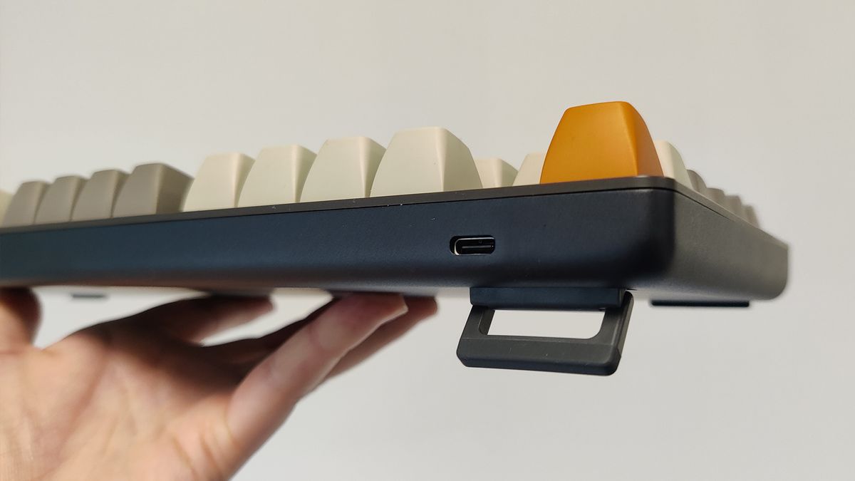 The Drop LOTR ENTR keyboard back side.