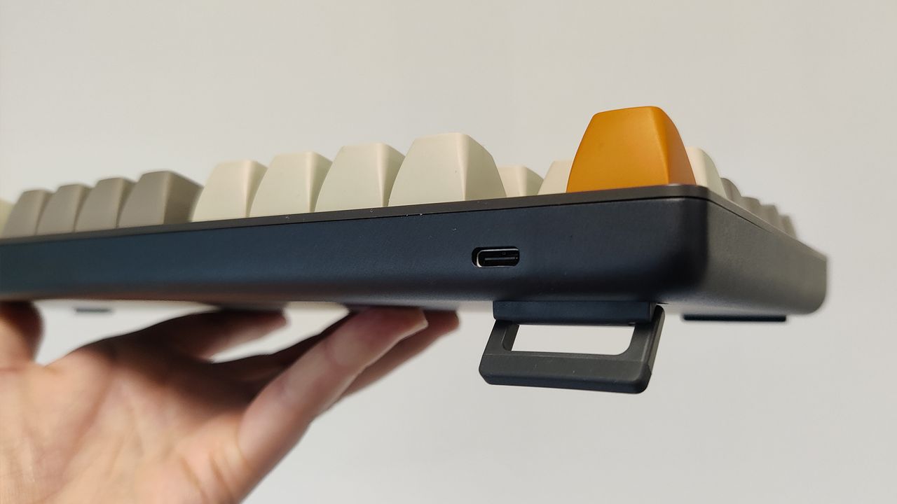 The Drop LOTR ENTR keyboard back side.
