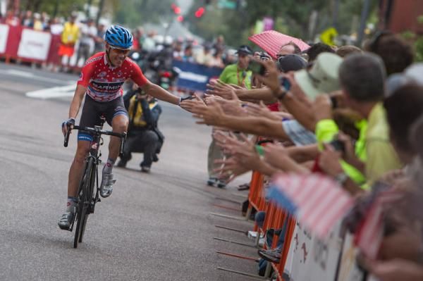 Tom Danielson (Garmin-Sharp), clad in the mountains classificatin jersey, is a very popular presence in Colorado.
