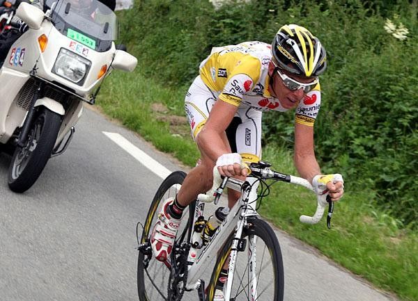 Ricc&ograve; climbs the hill fast