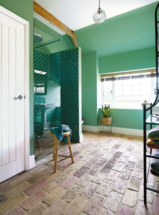 Green bathroom with terracotta floor