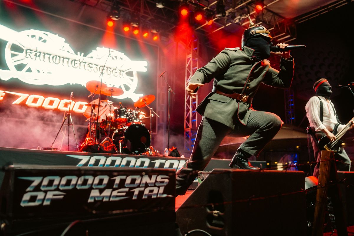 70000TONS OF METAL