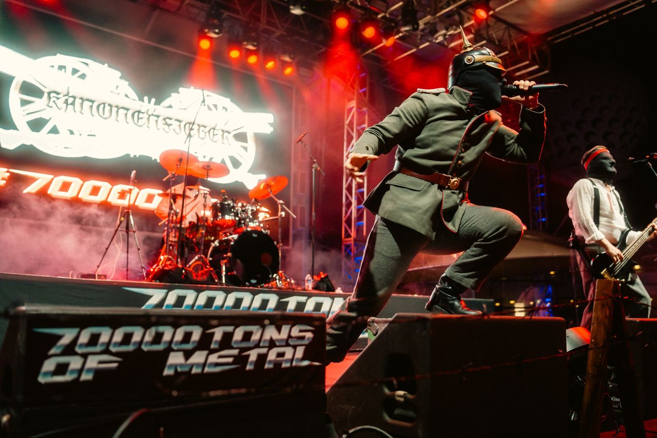 70000TONS OF METAL