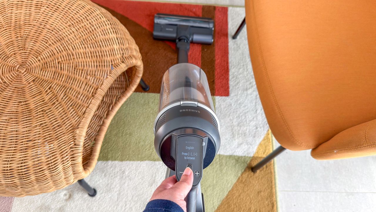 A person using the Samsung Jet 95S on a colourful rug