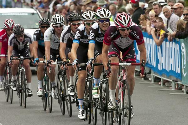 Peter McDonald (Fly V Australia) drives an eight-man bunch which include eventual placegetters Matt Goss (fifth wheel) and Simon Gerrans (sixth wheel).