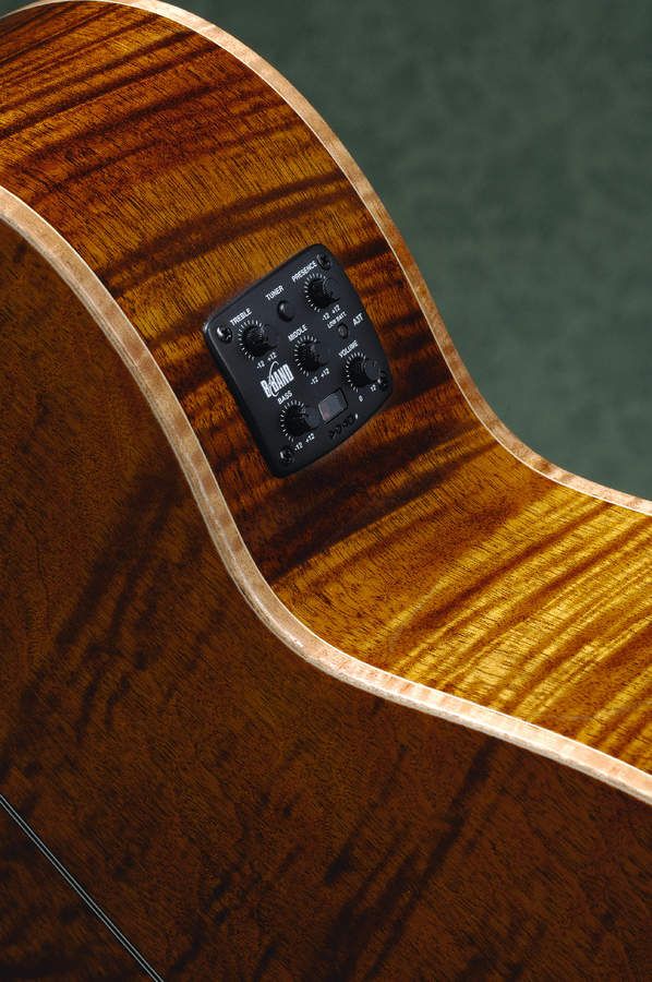 Flamed mahogany with maple binding make for a striking, upmarket look.