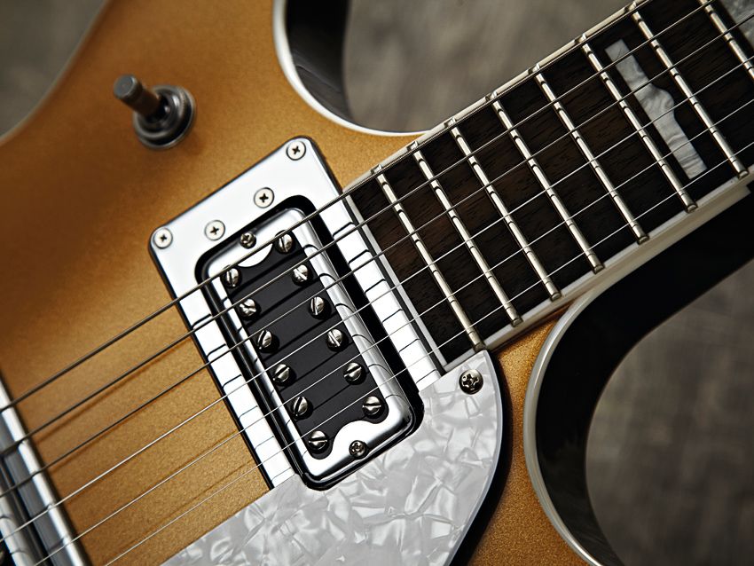&hellip;but there's no messing with its impressive Blacktop Filter'Tron humbuckers.