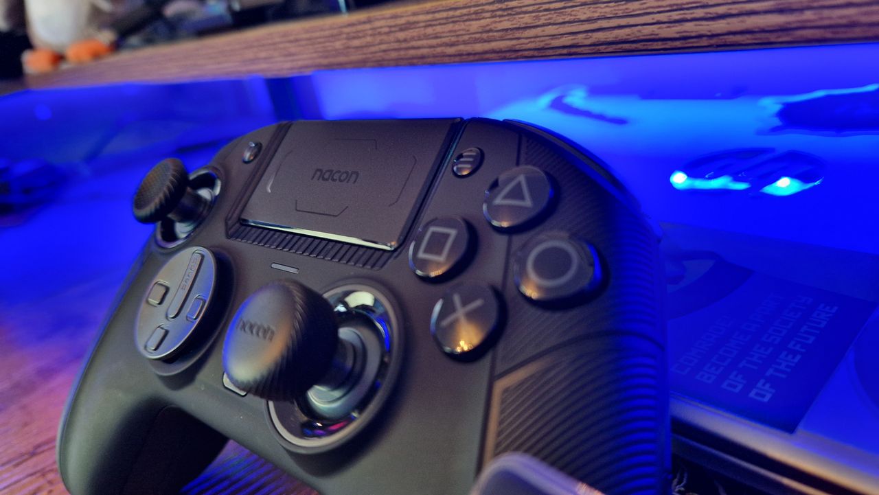 Nacon Revolution 5 Pro review image of the face buttons and touchpad