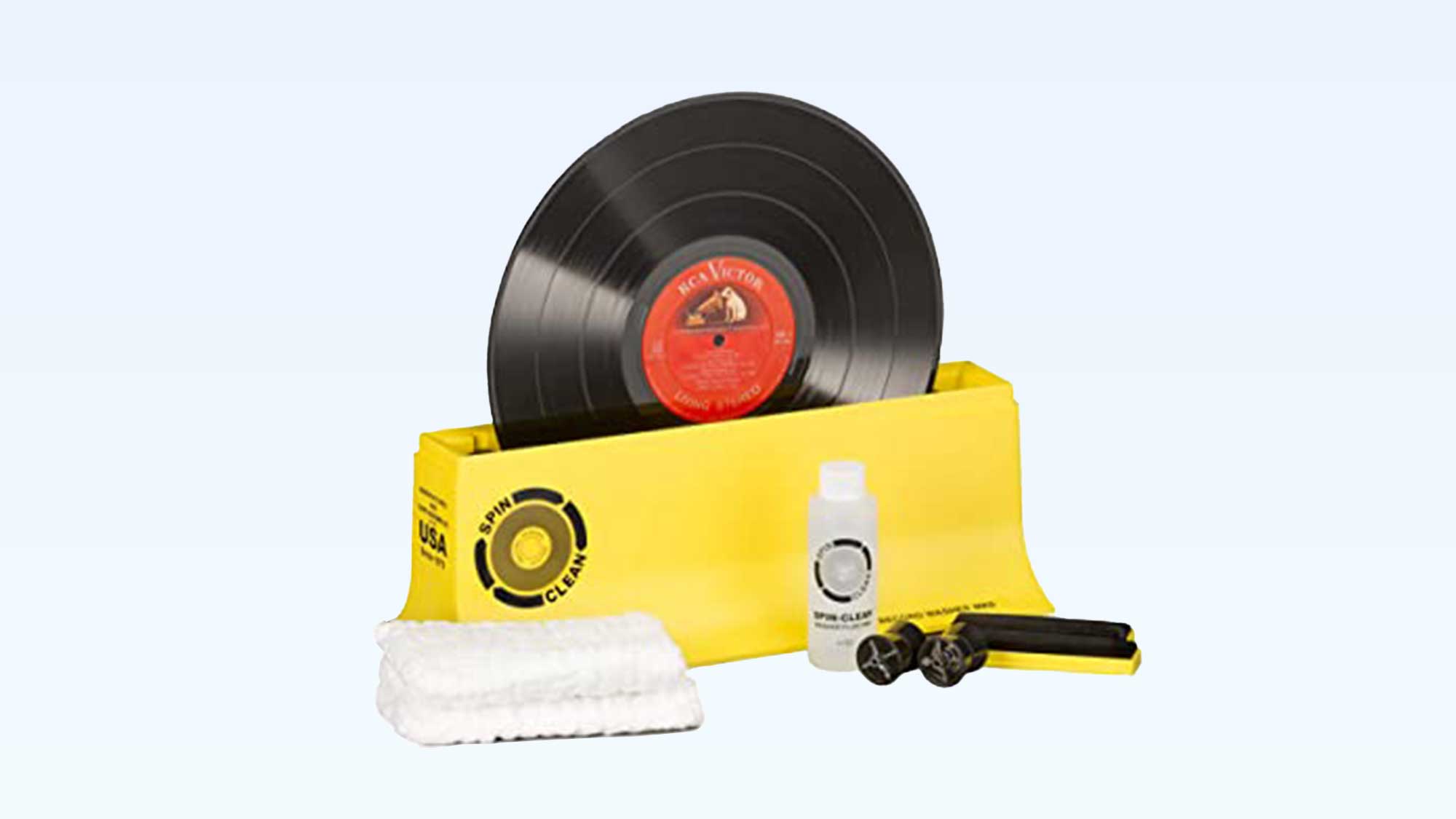 Lavadora de vinilo spin-clean sobre un fondo azul claro para los mejores regalos para los amantes de la música