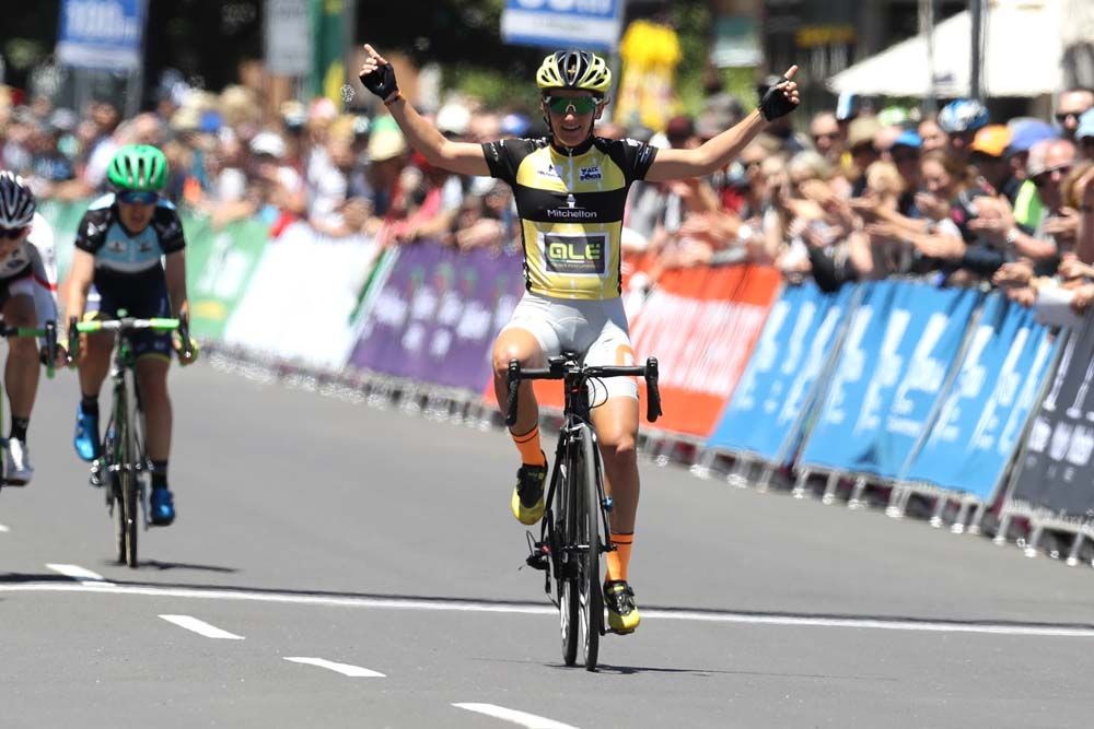 Valentina Scandolara wins the 2017 Bay Crit series
