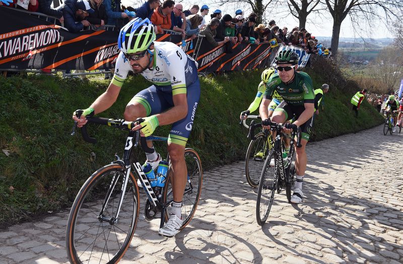 Sam Bewley (Orica-GreenEdge) grunting his way up the cobbles